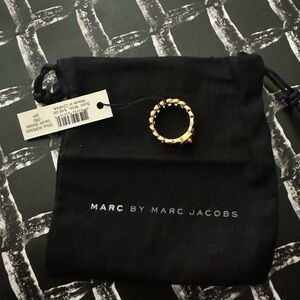 New MARC BY MARC JACOBS Katie Turnlock Logo Ring In Gold Size S/M (6/7)